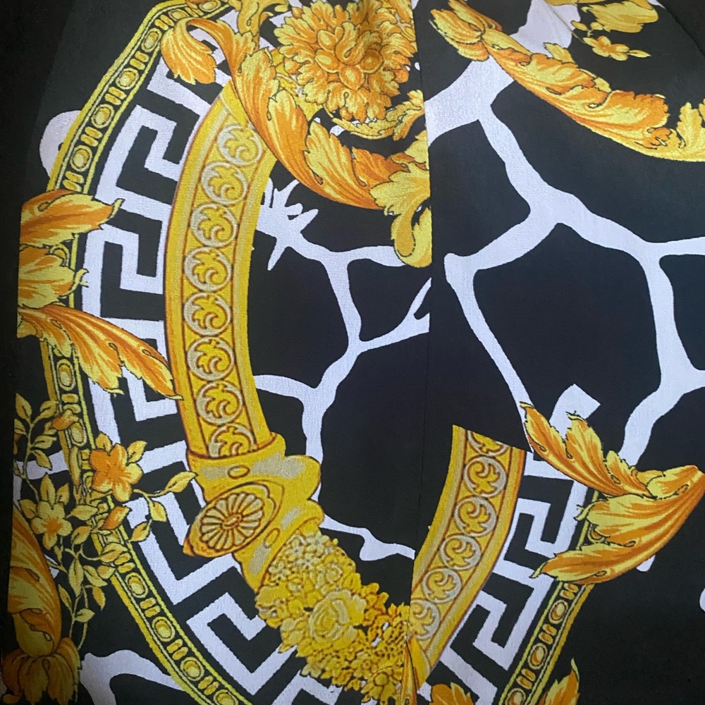 Versace Dress with Gold Medusa
Zipper.(NO TAGS NAME) 💯 authentic - Picture 6 of 11